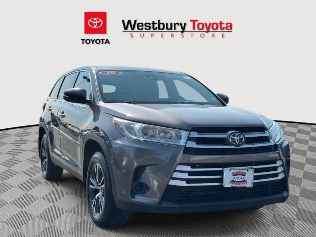 2019 Toyota Highlander LE V6 — SUV — 95,952 mi — Westbury, NY