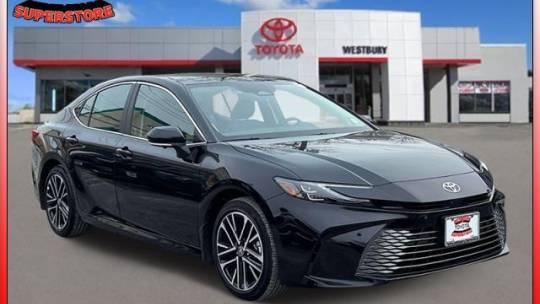 2025 Toyota Camry LE — Sedan — 3,212 mi — Westbury, NY