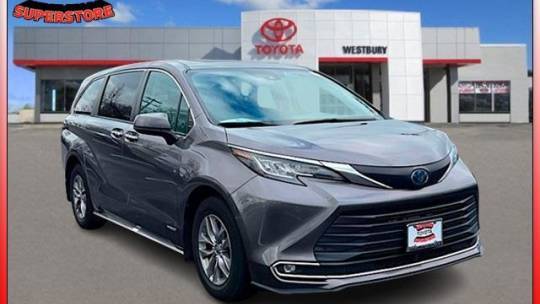 2021 Toyota Sienna XLE — Minivan — 42,351 mi — Westbury, NY