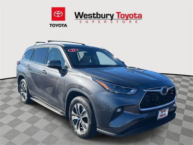 2022 Toyota Highlander XLE — SUV — 61,896 mi — Westbury, NY