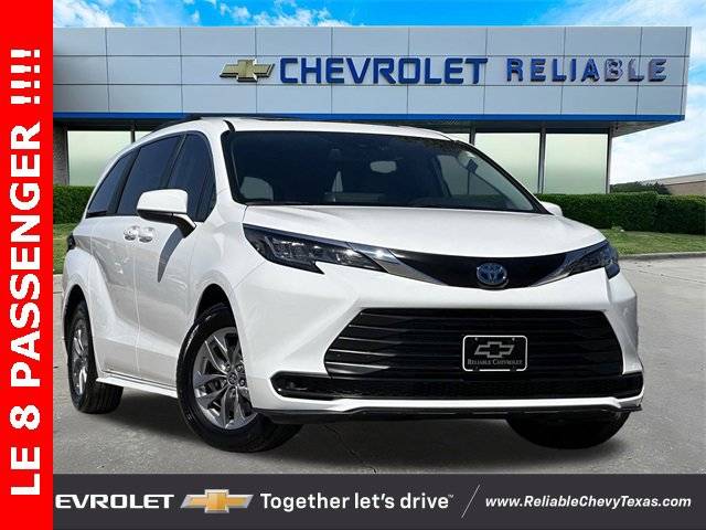 2023 Toyota Sienna LE — Minivan — 6,168 mi — Richardson, TX