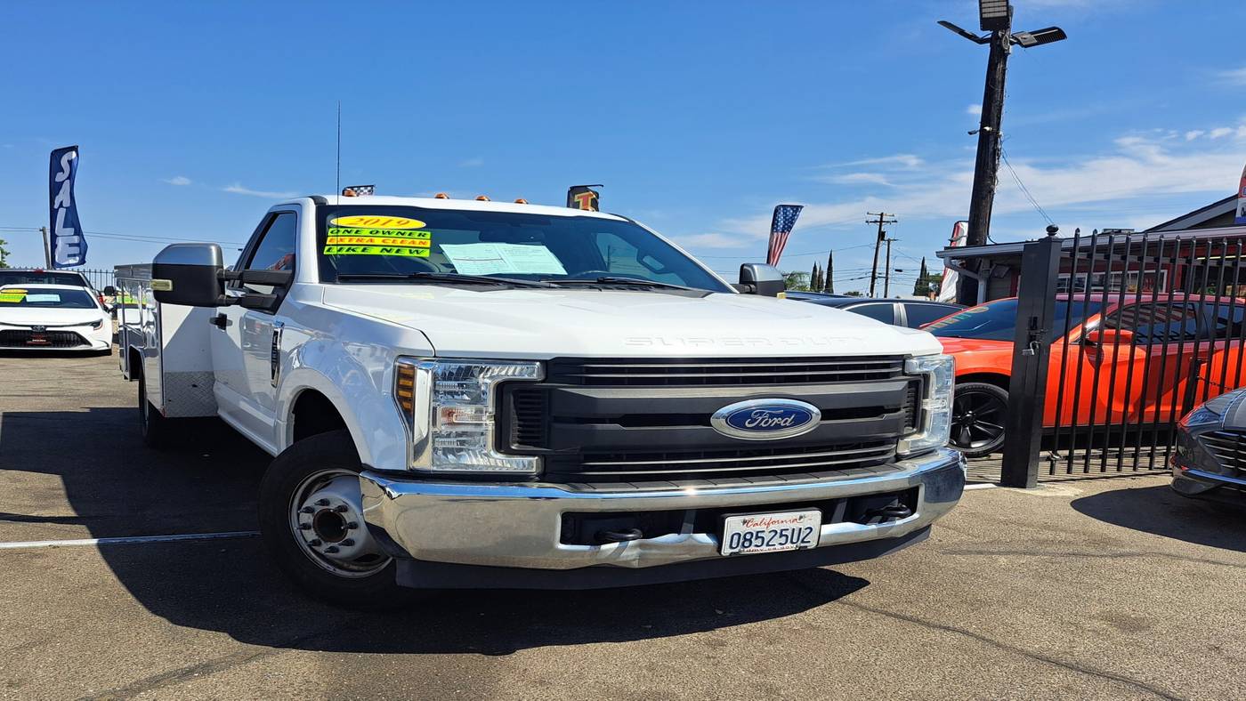 2019 Ford Super Duty F-350 Chassis Cab XL — Chassis Cab Truck — 105,860 mi — Manteca, CA