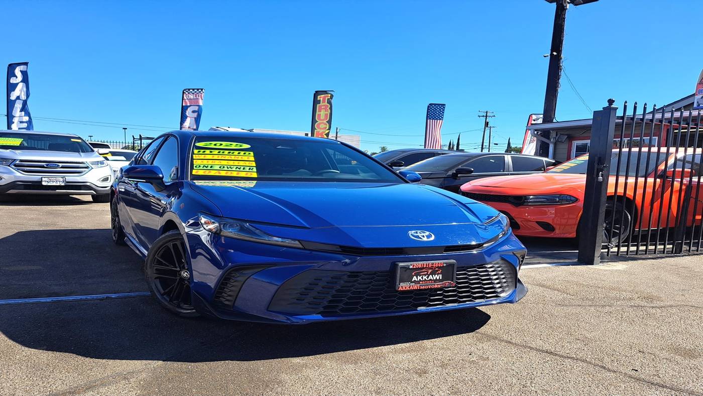 2025 Toyota Camry Hybrid SE — Sedan — 5,627 mi — Manteca, CA