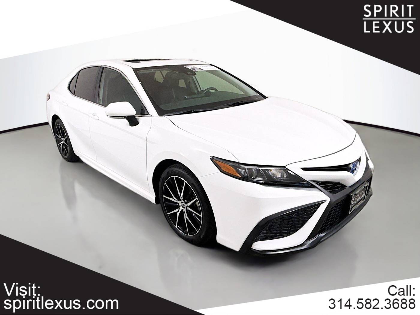 2024 Toyota Camry Hybrid SE — Sedan — 20,584 mi — St. Louis, MO