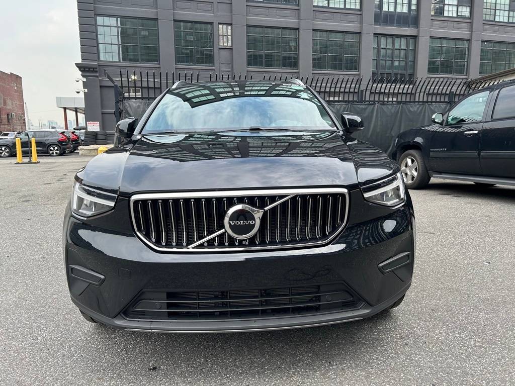 2025 Volvo XC40 Core — SUV — 12,653 mi — Brooklyn, NY