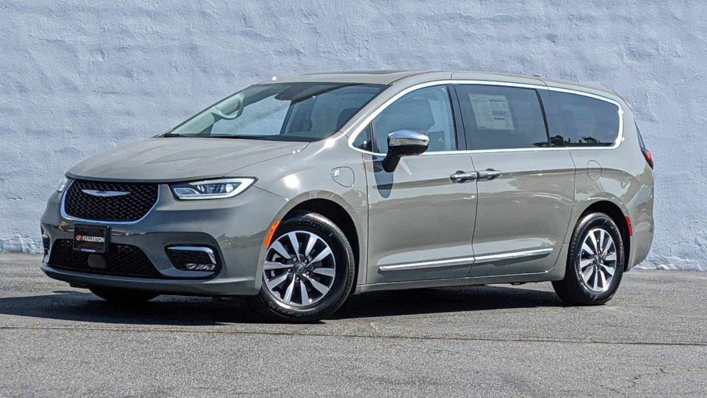 2023 Chrysler Pacifica Hybrid Limited — Minivan — 12 mi — Somerville, NJ