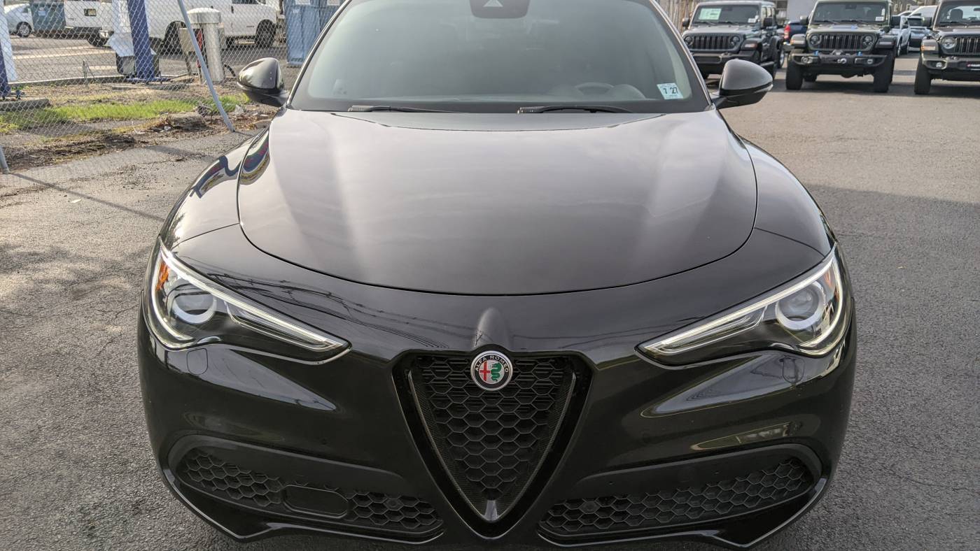 2023 Alfa Romeo Stelvio Estrema