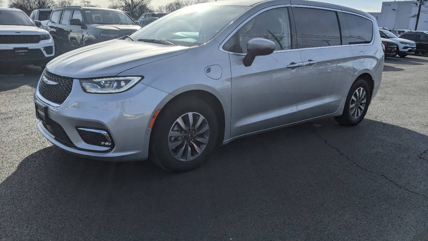 2023 Chrysler Pacifica Hybrid Touring L — Minivan — 12 mi — Somerville, NJ