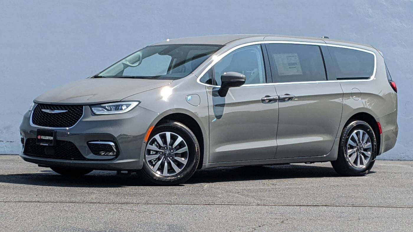 2023 Chrysler Pacifica Hybrid Touring L — Minivan — 12 mi — Somerville, NJ