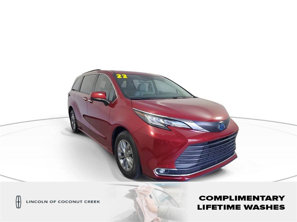 2022 Toyota Sienna XLE — Minivan — 47,669 mi — Coconut Creek, FL