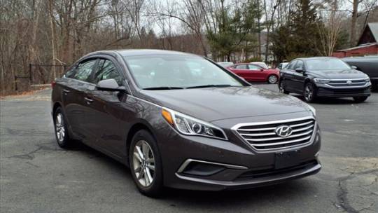 2017 Hyundai Sonata SE — Sedan — 40,708 mi — Canton, CT