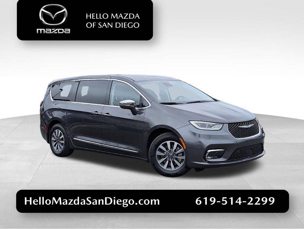 2022 Chrysler Pacifica Hybrid Limited — Minivan — 33,369 mi — San Diego, CA
