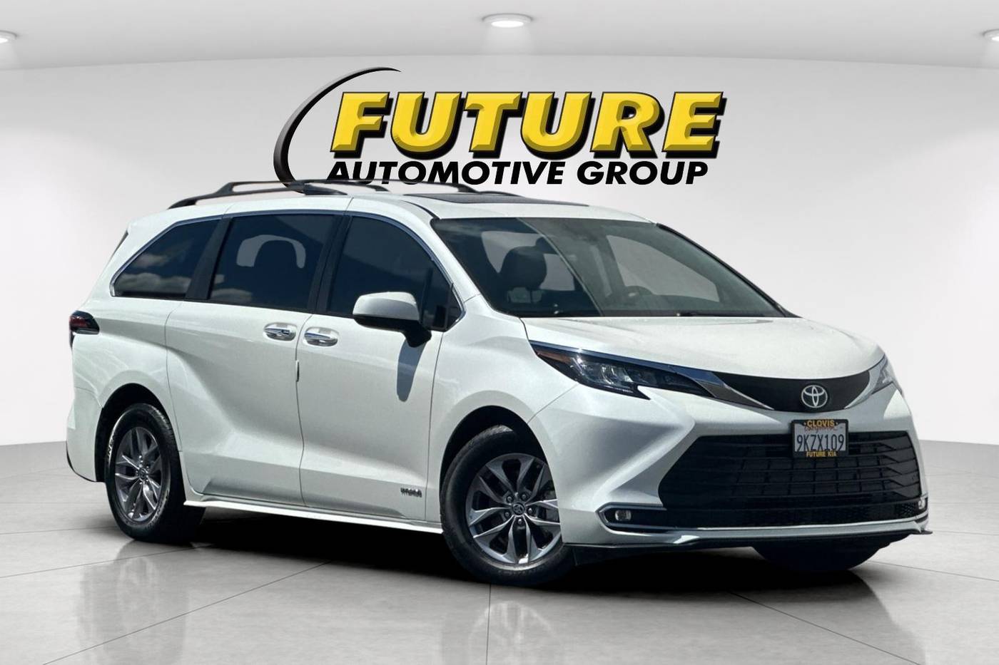 2021 Toyota Sienna XLE — Minivan — 49,147 mi — Clovis, CA