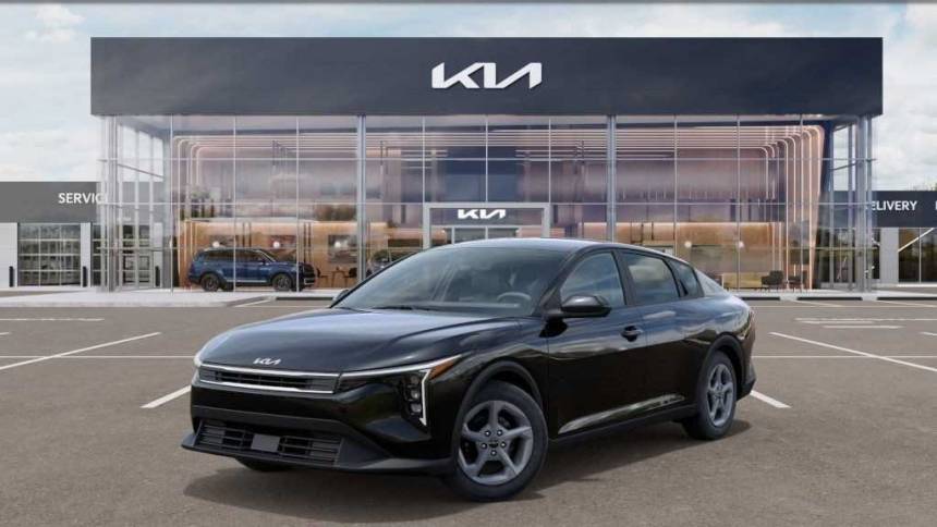 2025 Kia K4 LXS — Sedan — 4,946 mi — Clovis, CA
