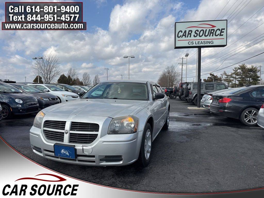 2005 Dodge Magnum SE