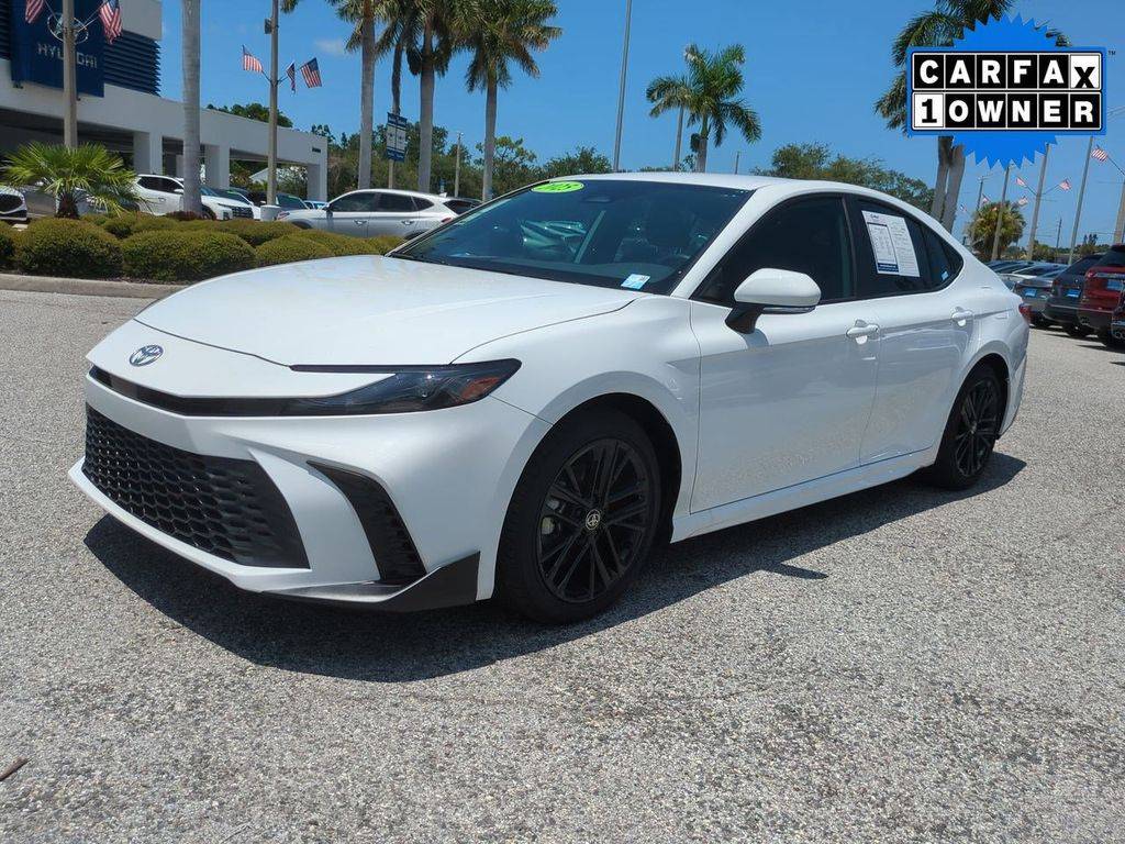 2025 Toyota Camry SE — Sedan — 5,123 mi — Sarasota, FL