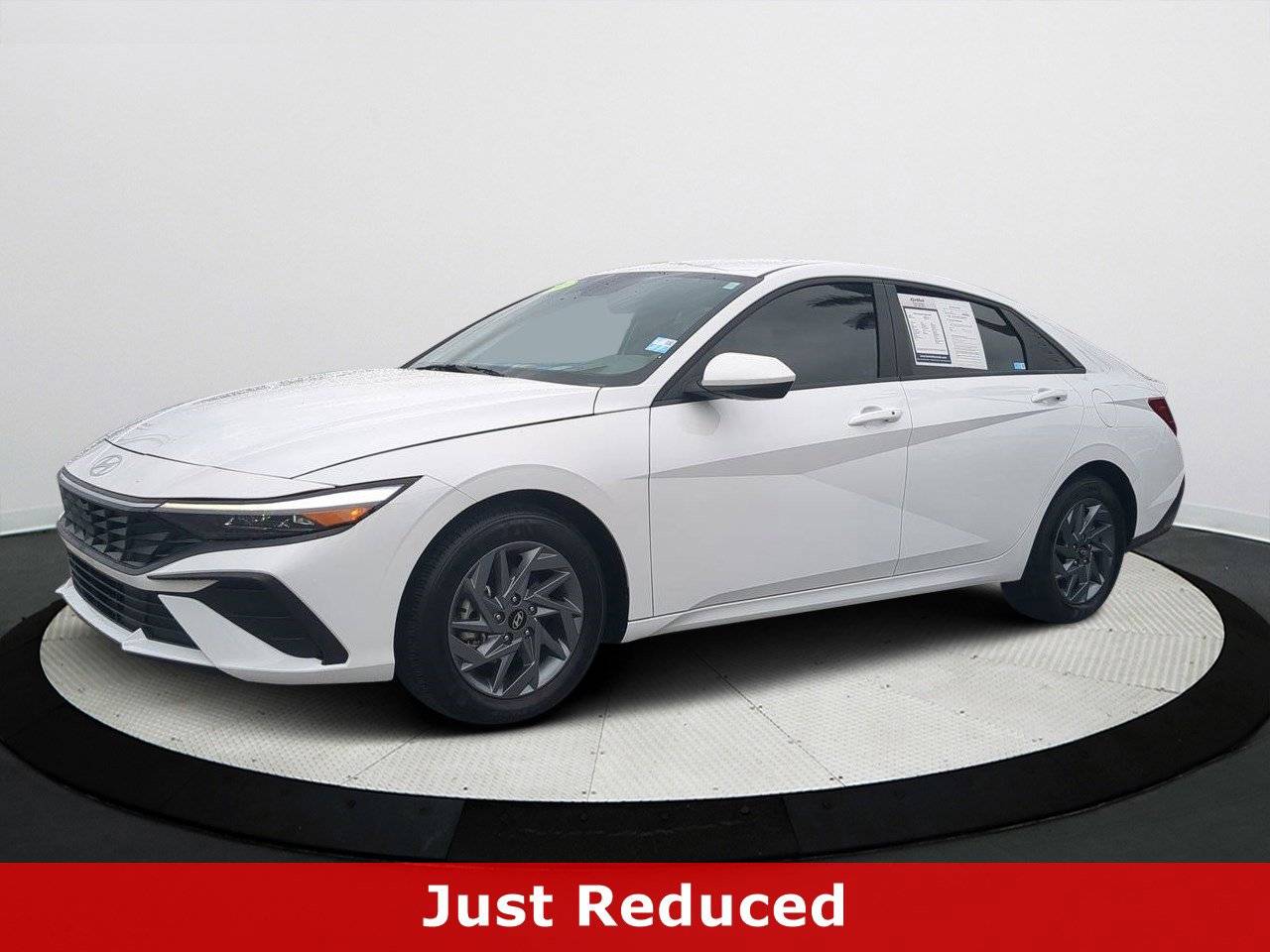 2024 Hyundai Elantra SEL — Sedan — 5,297 mi — Sarasota, FL