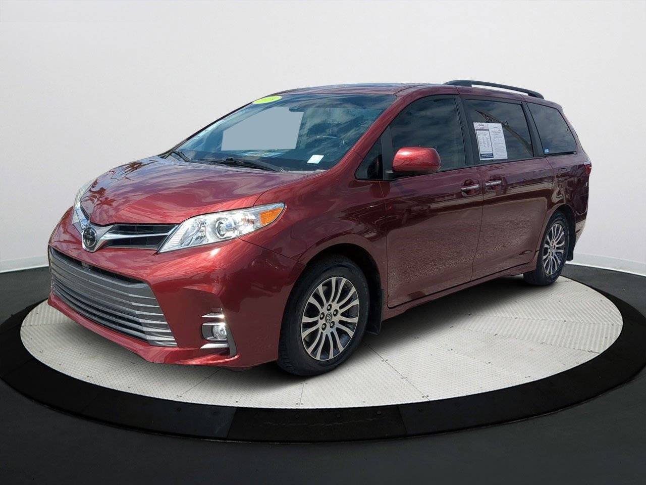 2019 Toyota Sienna XLE — Minivan — 64,191 mi — Sarasota, FL