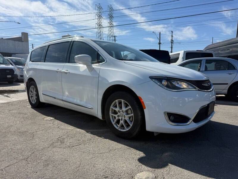 2020 Chrysler Pacifica Touring L — Minivan — 32,769 mi — Bellflower, CA