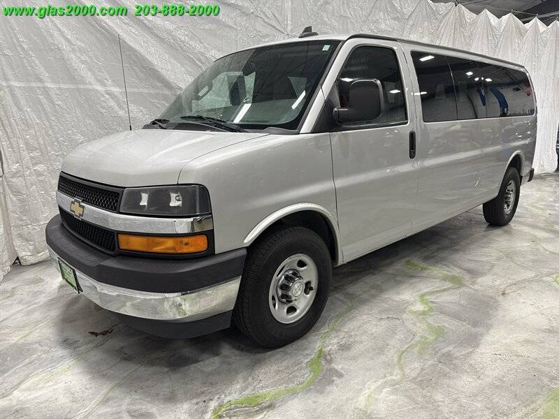2017 Chevrolet Express Passenger LT — Passenger Van — 81,300 mi — Bethany, CT