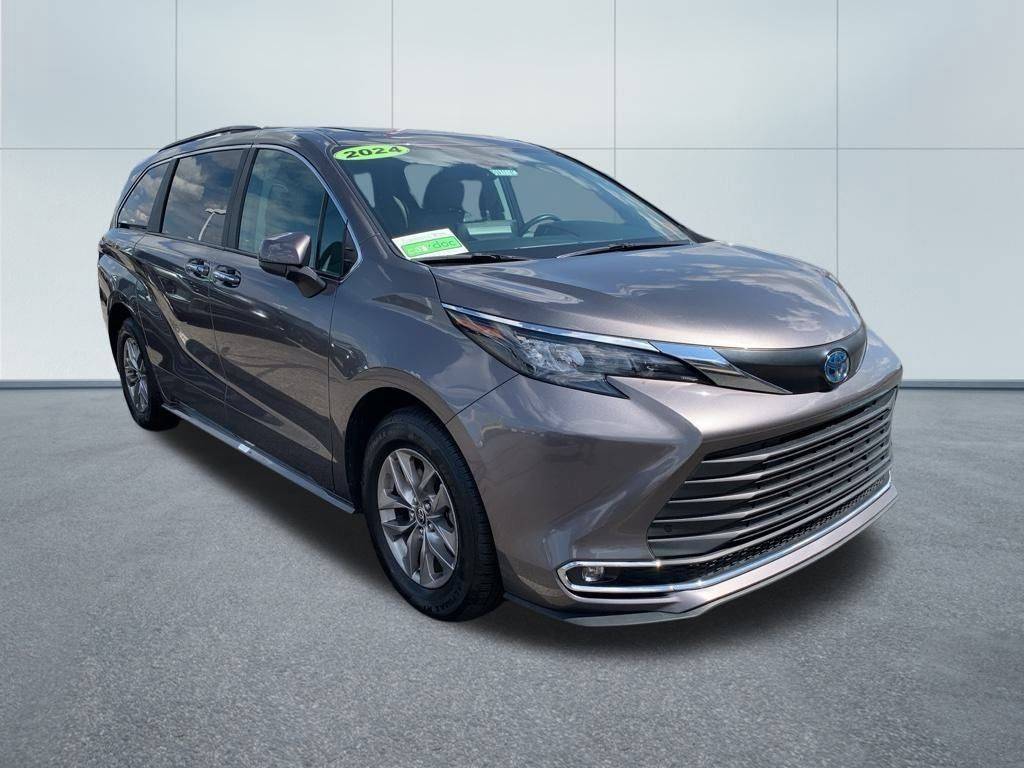 2024 Toyota Sienna XLE — Minivan — 57,290 mi — Triadelphia, WV