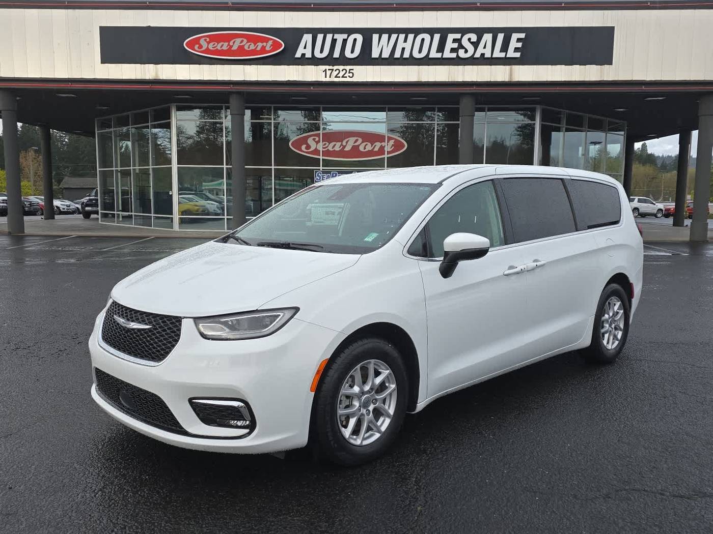 2023 Chrysler Pacifica Touring L — Minivan — 59,928 mi — Portland, OR