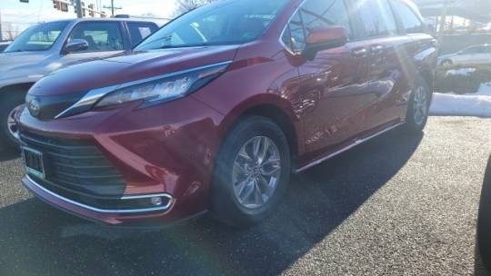 2023 Toyota Sienna XLE — Minivan — 54,348 mi — Staunton, VA