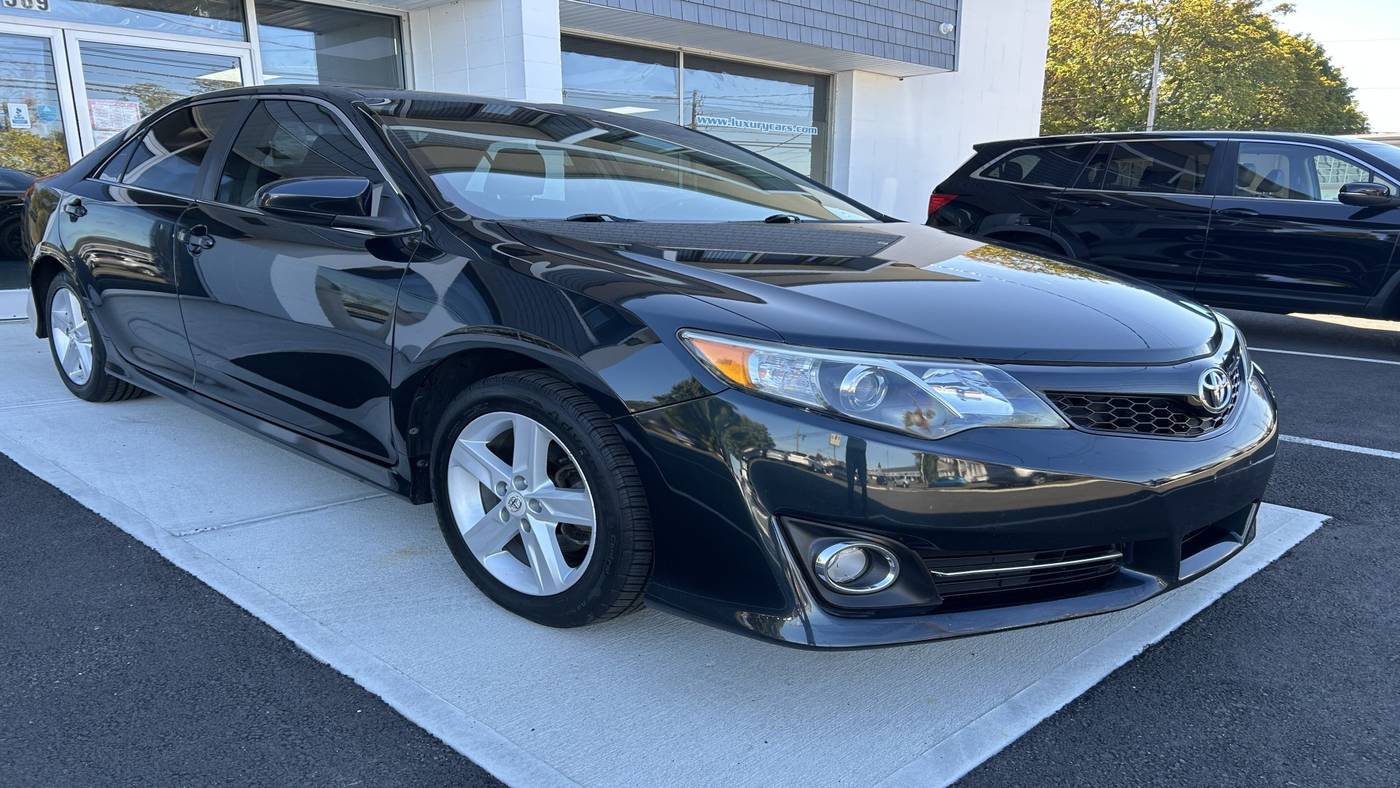 2013 Toyota Camry L — Sedan — 180,000 mi — Wallingford, CT