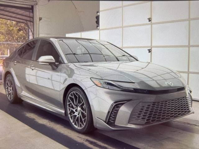 2025 Toyota Camry Hybrid LE — Sedan — 16,739 mi — Arlington, TX
