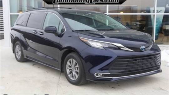 2022 Toyota Sienna XLE — Minivan — 56,772 mi — Bloomington, IN