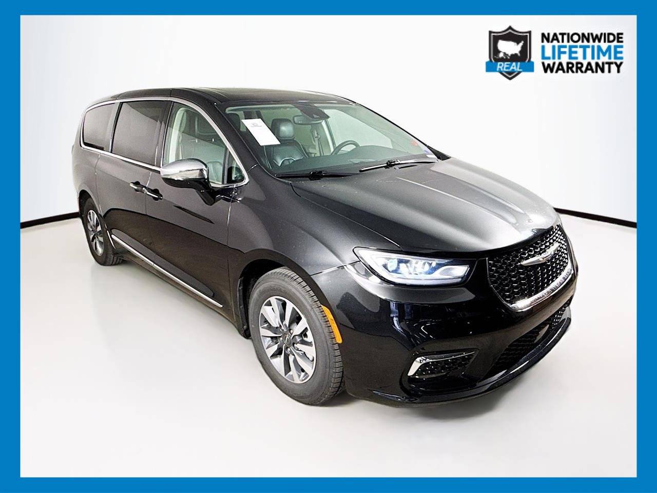 2023 Chrysler Pacifica Hybrid Limited — Minivan — 63,422 mi — Tampa, FL