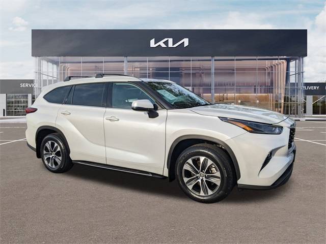 2022 Toyota Highlander XLE — SUV — 29,717 mi — Fort Myers, FL