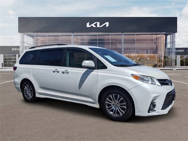2018 Toyota Sienna L — Minivan — 83,525 mi — Fort Myers, FL