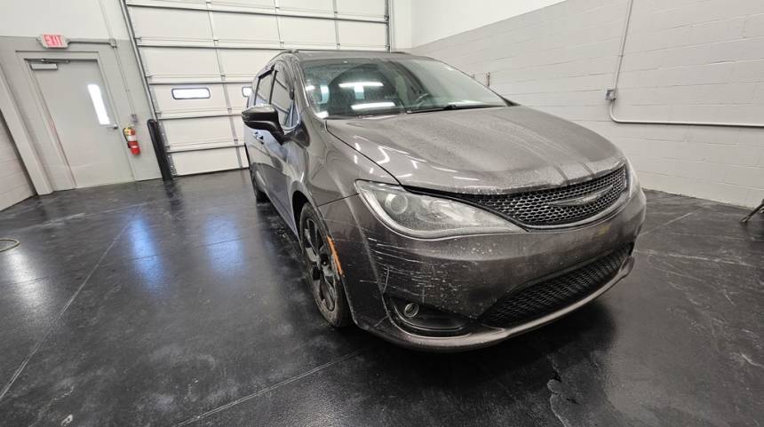 2018 Chrysler Pacifica Touring Plus — Minivan — 99,340 mi — Muncie, IN
