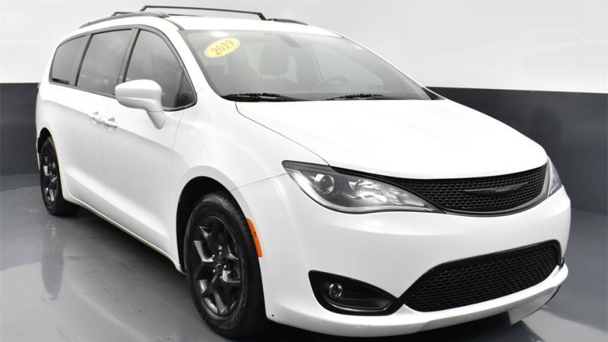 2019 Chrysler Pacifica Touring L Plus — Minivan — 144,160 mi — Muncie, IN