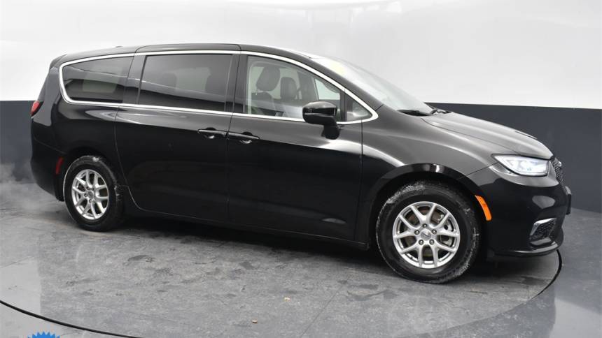 2023 Chrysler Pacifica Touring L — Minivan — 60,855 mi — Muncie, IN