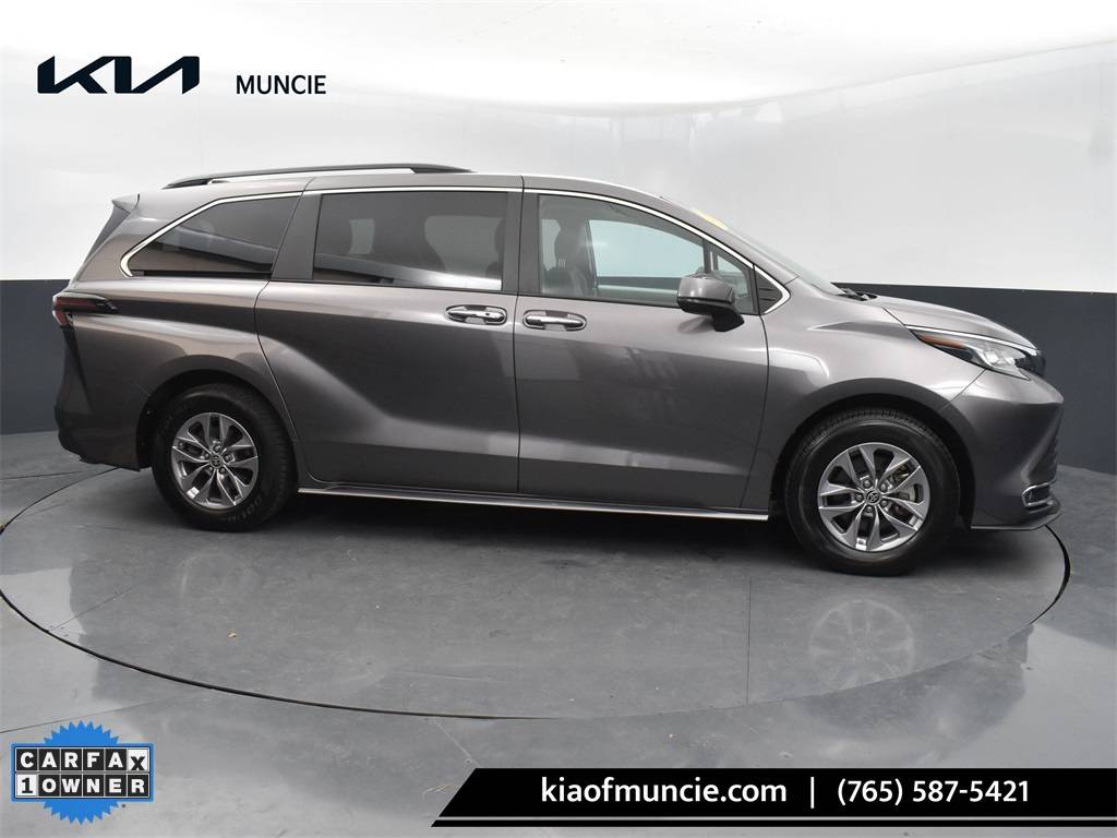 2023 Toyota Sienna XLE — Minivan — 60,400 mi — Muncie, IN