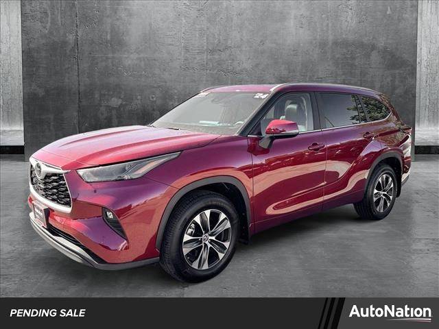 2024 Toyota Highlander XLE — SUV — 2,451 mi — Centennial, CO
