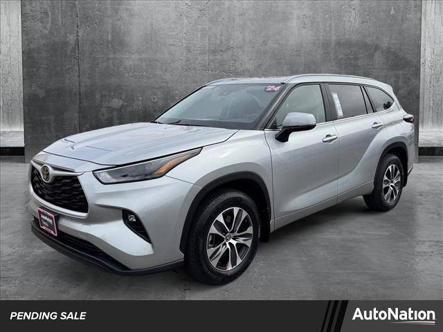 2024 Toyota Highlander XLE — SUV — 5,637 mi — Centennial, CO