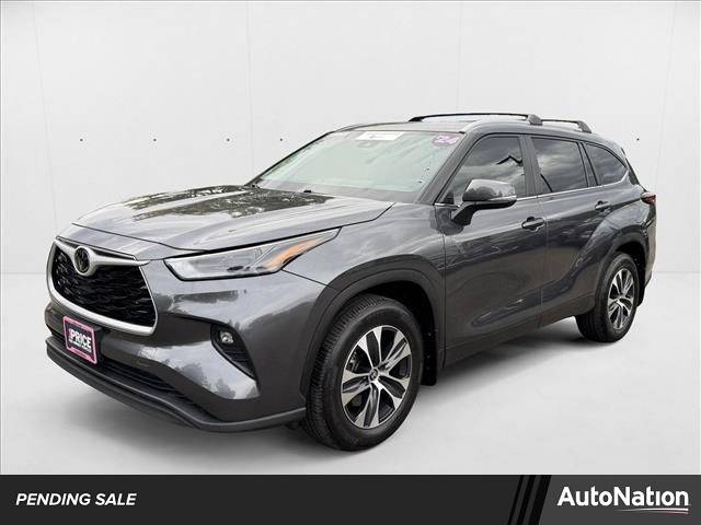 2024 Toyota Highlander XLE — SUV — 30,190 mi — Centennial, CO