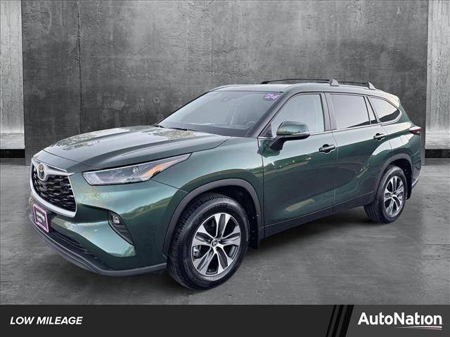 2024 Toyota Highlander XLE — SUV — 4,397 mi — Centennial, CO