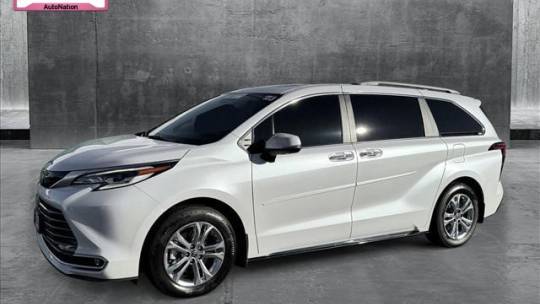 2023 Toyota Sienna Platinum — Minivan — 21,480 mi — Centennial, CO