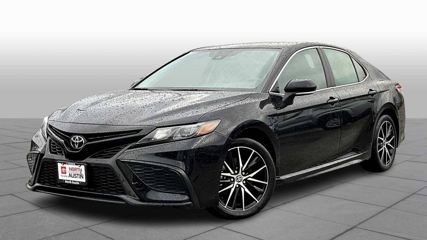 2024 Toyota Camry SE — Sedan — 33,631 mi — Austin, TX