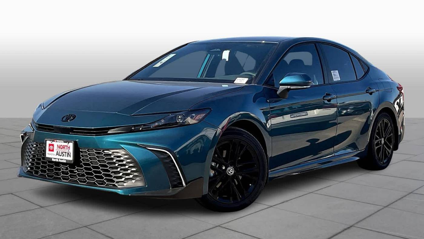 2025 Toyota Camry SE — Sedan — 5,627 mi — Austin, TX
