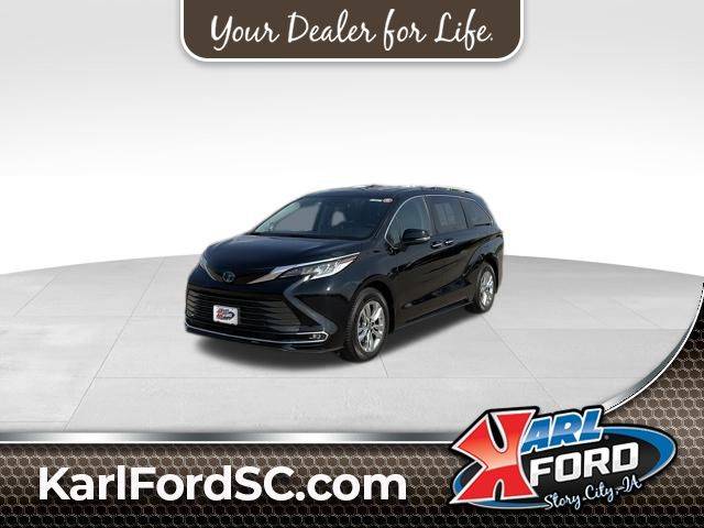 2022 Toyota Sienna Limited — Minivan — 16,735 mi — Story City, IA