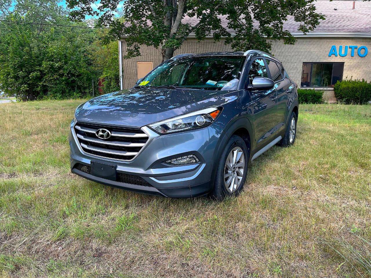 2017 Hyundai Tucson SE — SUV — 93,100 mi — Ayer, MA