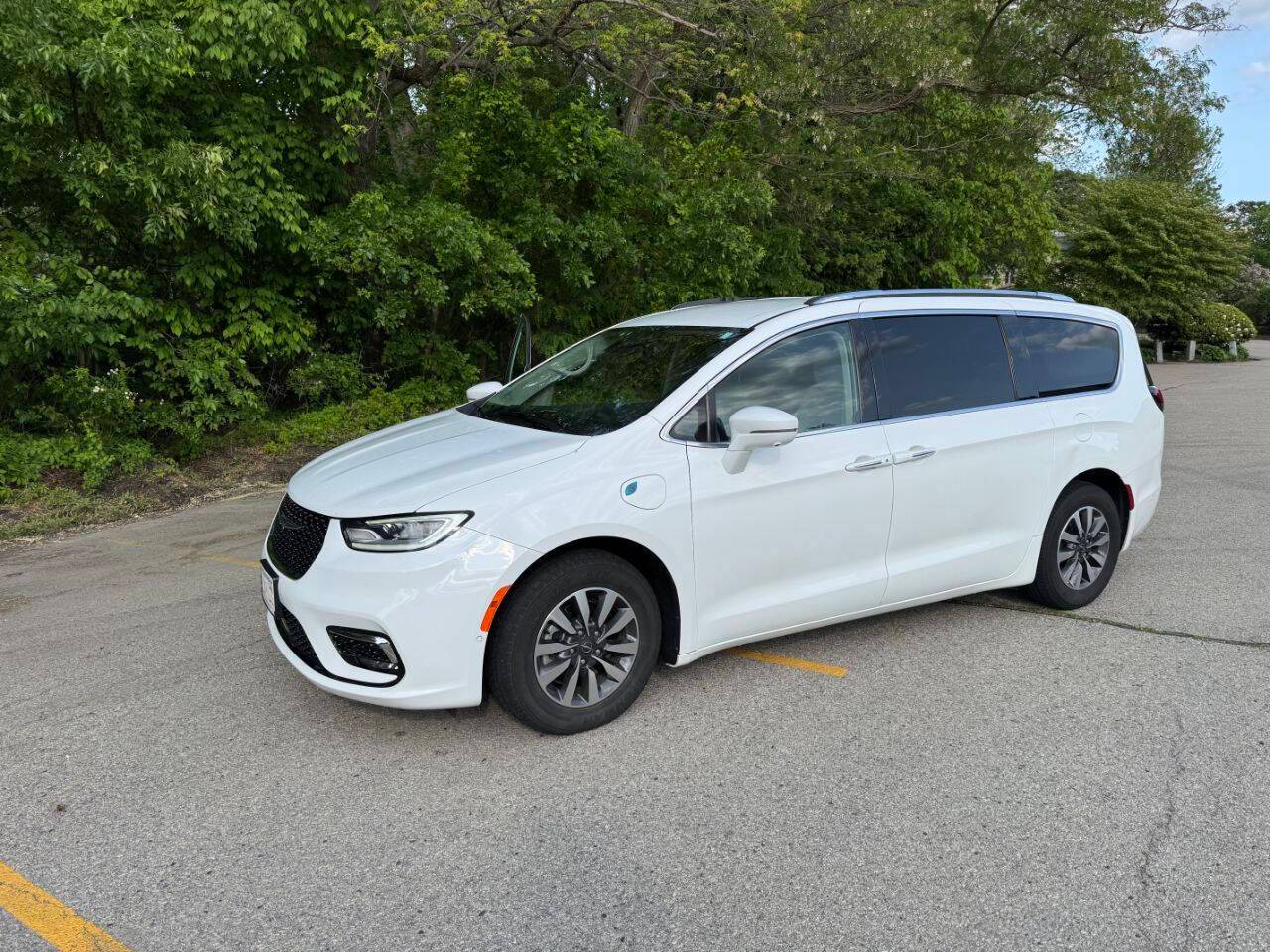 2021 Chrysler Pacifica Hybrid Touring L — Minivan — 89,000 mi — Ayer, MA