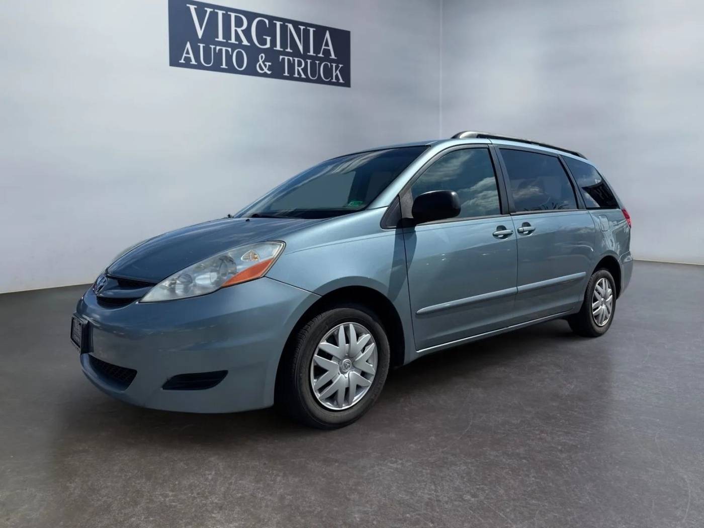 2008 Toyota Sienna LE — Minivan — 145,474 mi — Norfolk, VA