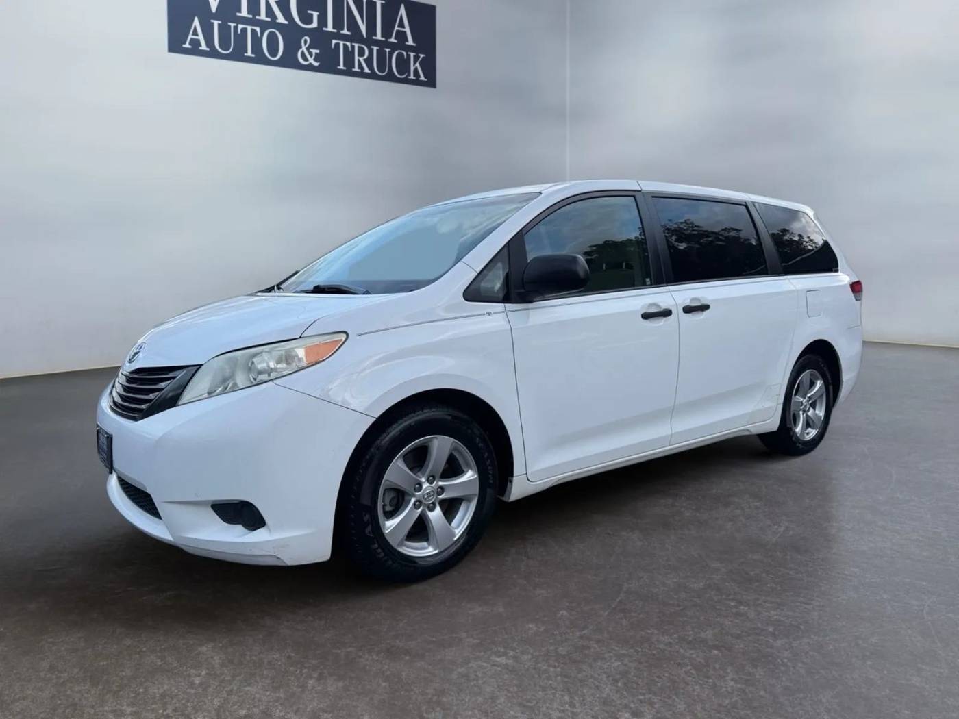 2014 Toyota Sienna L — Minivan — 140,504 mi — Norfolk, VA