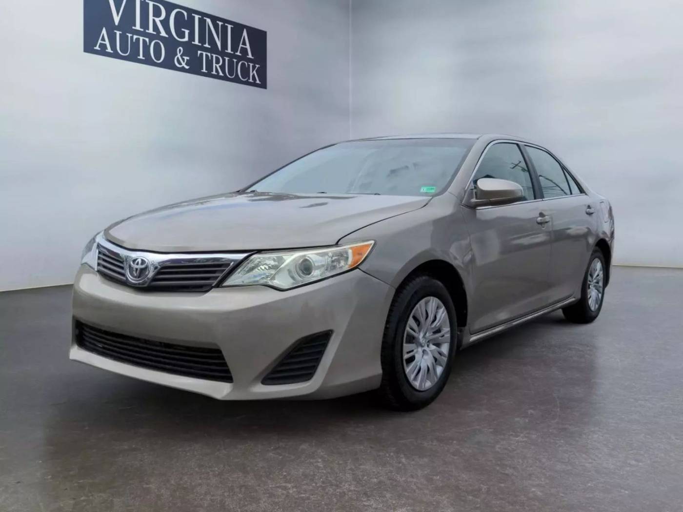 2014 Toyota Camry LE — Sedan — 140,305 mi — Norfolk, VA